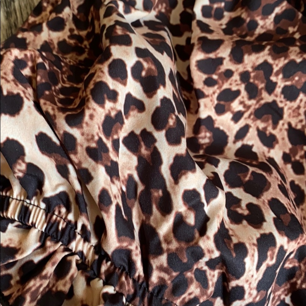 Little girls cheetah 2pc outfit! - Picture 3 of 5